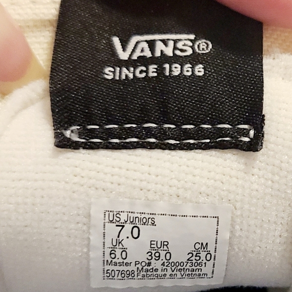 Vans - Picture 5 of 6